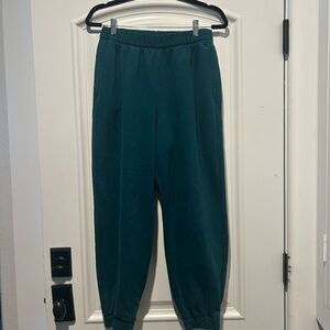 hollister sweatpants, size medium